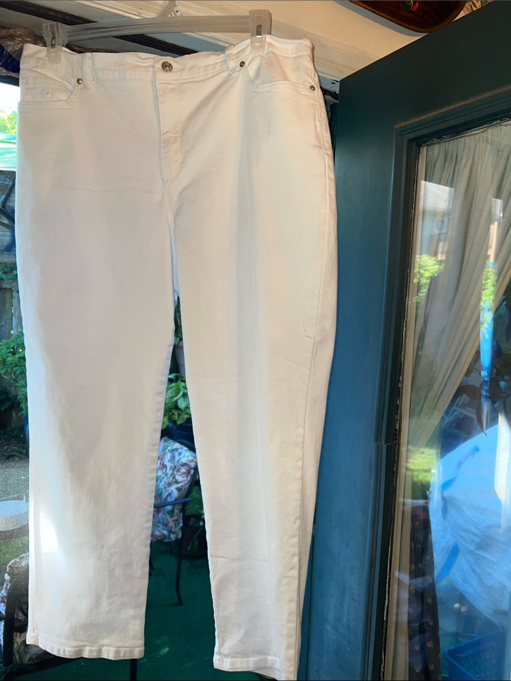 Gloria Vanderbilt White Straight Leg Jeans - Classic Five-Pocket Denim